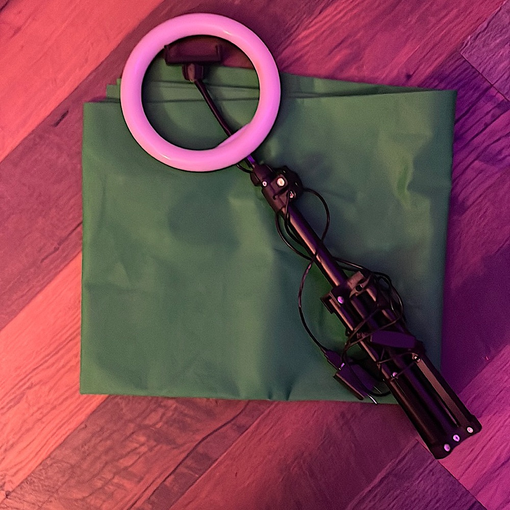 Ring Light and Green Screen